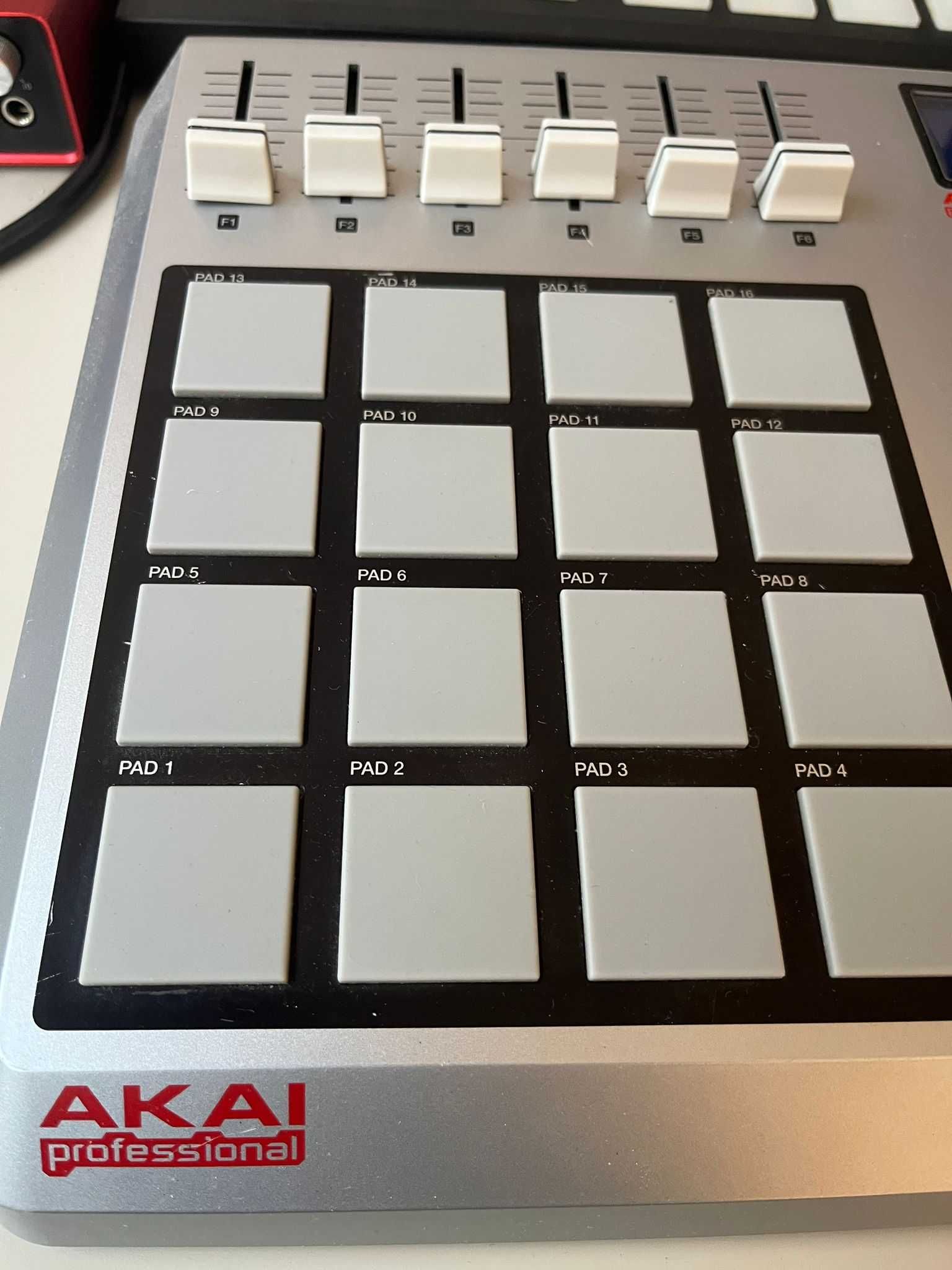 AKAI MPD 24 - PAD MIDI Controller