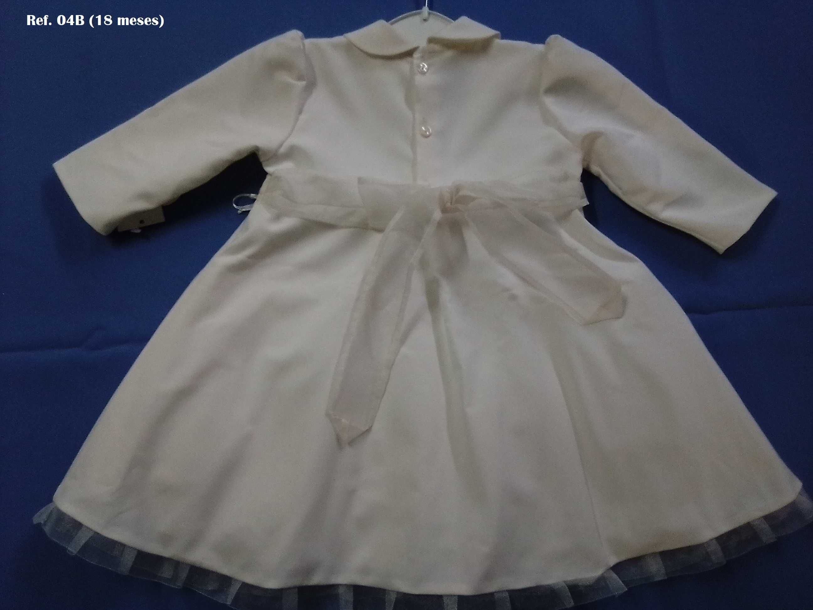 Vestidos de Batizado (vários modelos: 4 de 18 meses e 1 de 24 meses)