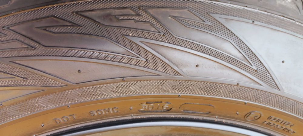Opony zimowe Premium 2x NOKIAN 225/60R18 104H XL M+S