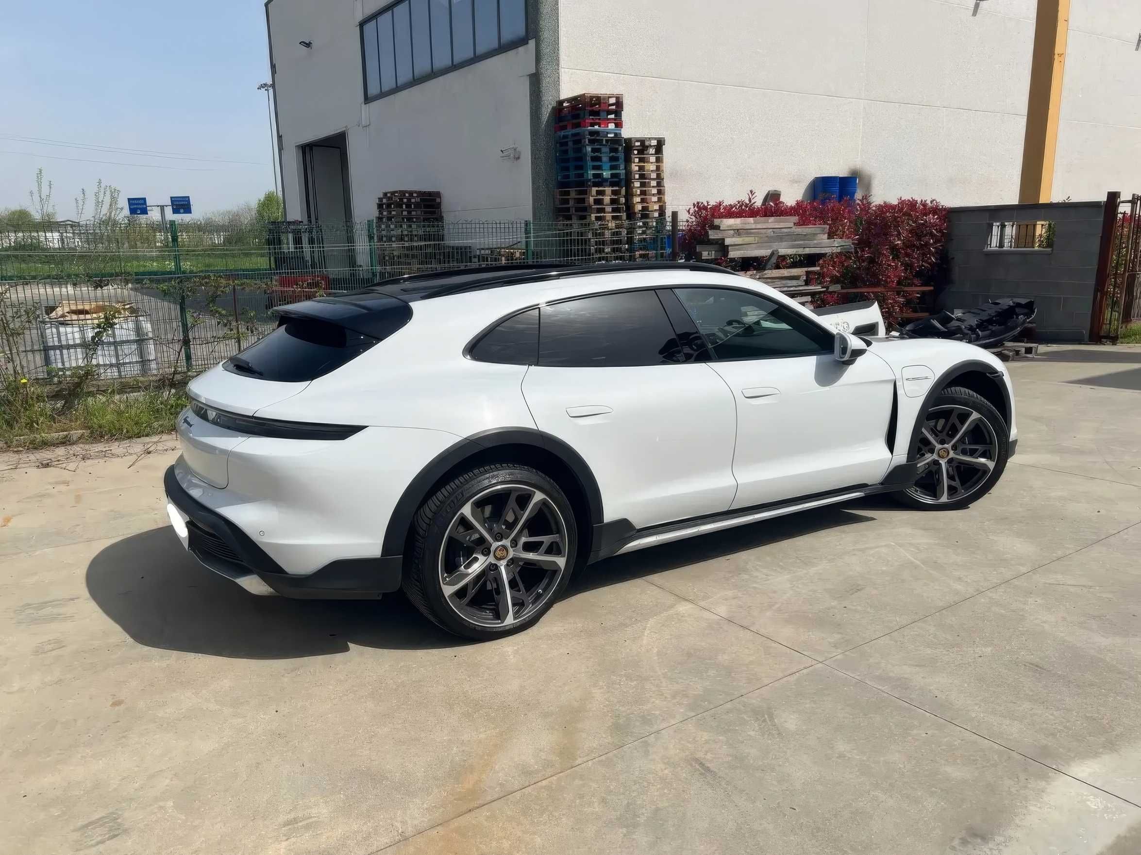 Porsche Taycan 4 Cross Turismo 2022