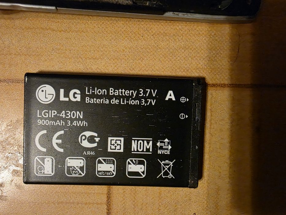 Telefon z klapka LG A133
