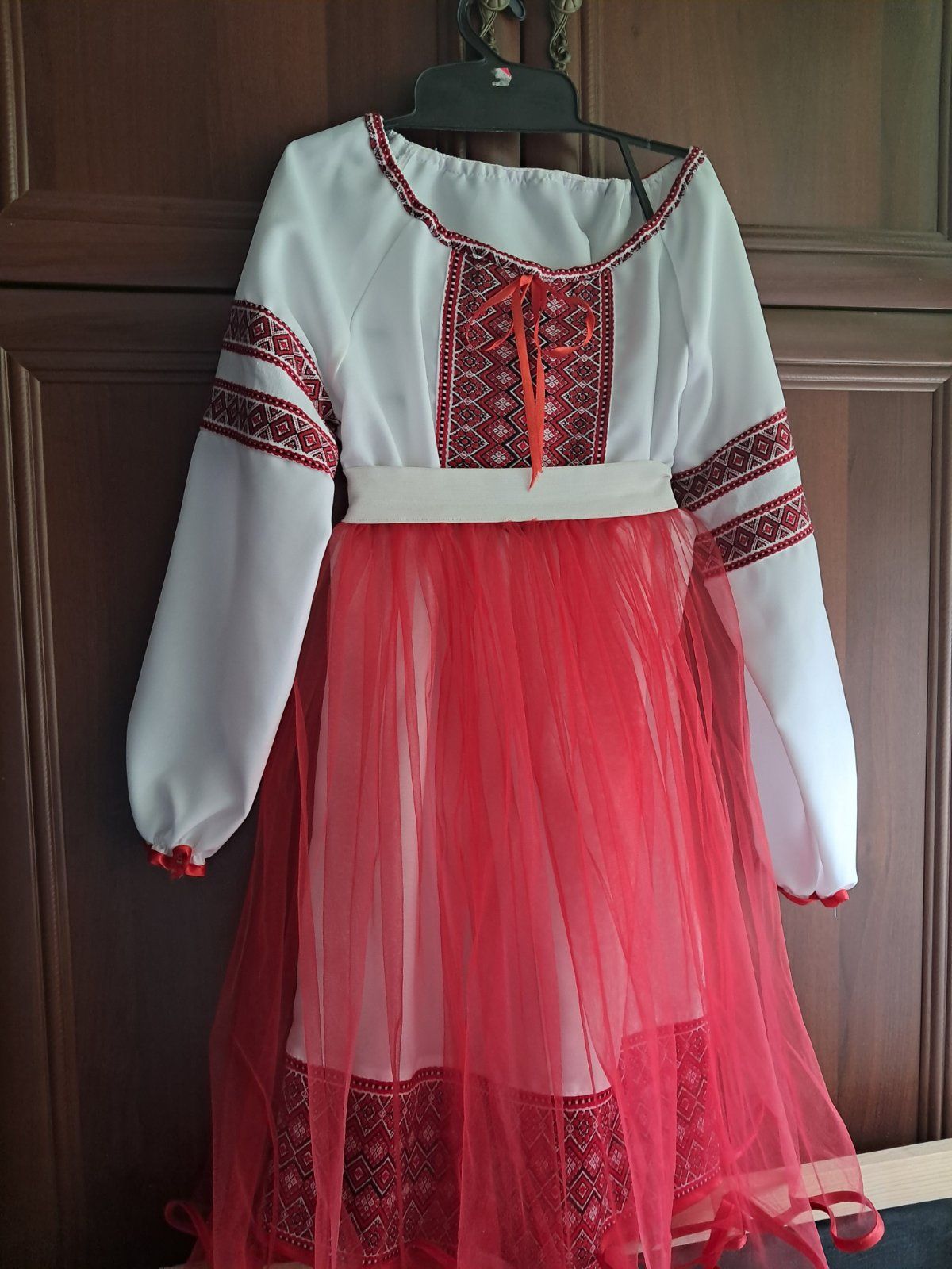 Вишите Плаття для дівчинки.