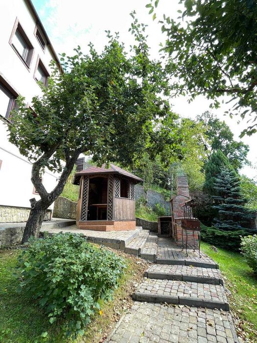 Продаж дачного будинку та ділянки в смт. Івано Франкове