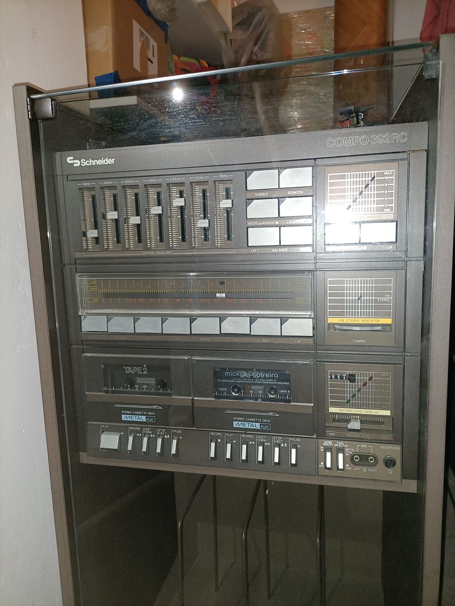 Móvel com gira discos