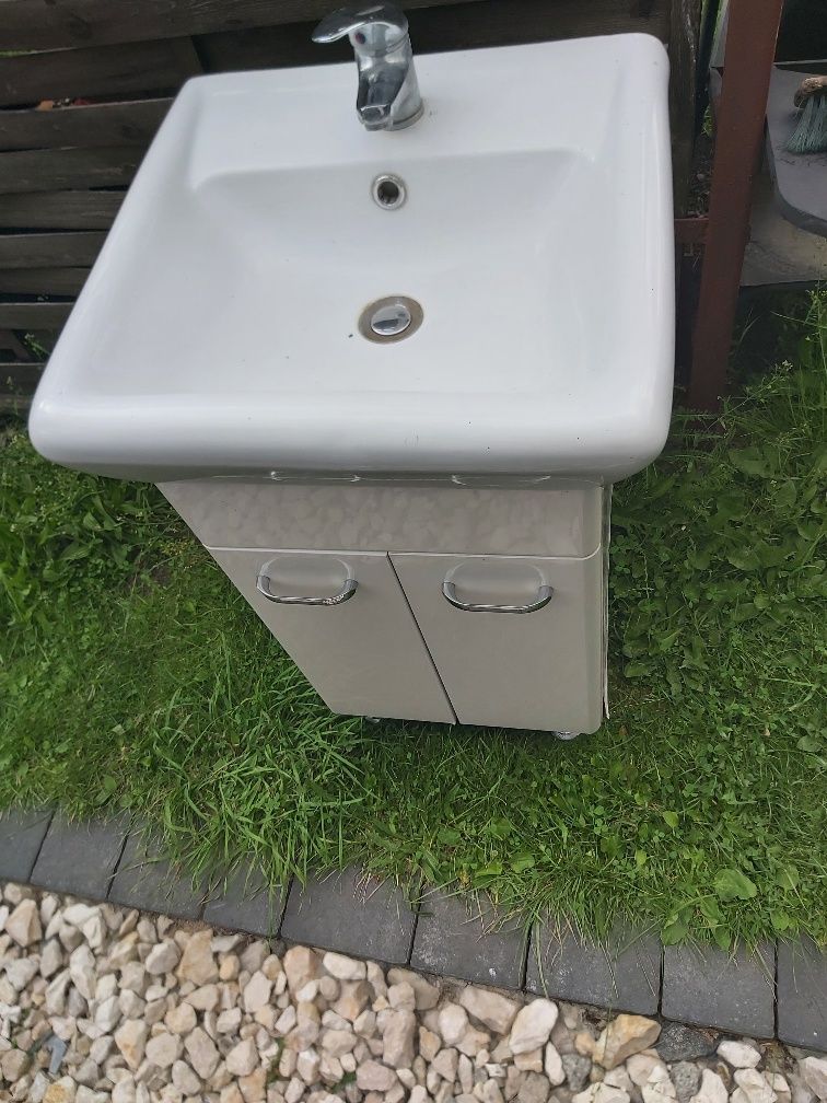 Szafka z umywalką