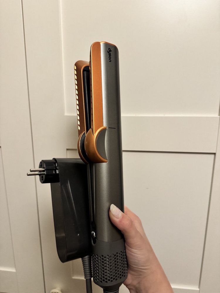 Dyson Airstrait HT01