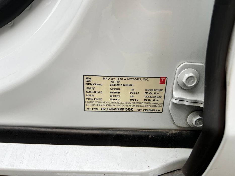 Тесла модел с рестайлинг