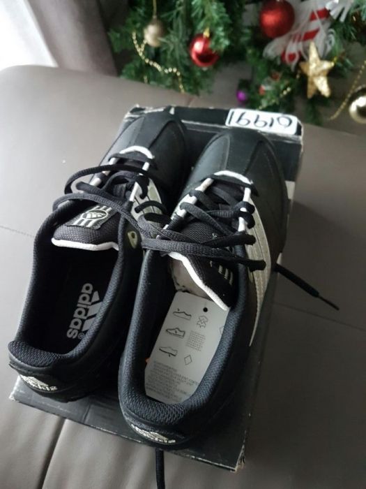 Nowe buty Adidas rozmiar 38. Czarne ze srebrnym paskiem