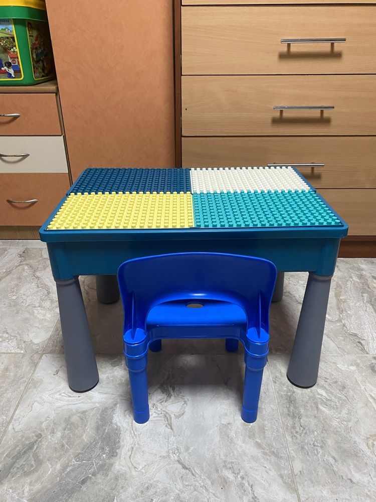 Детский пластиковый игровой столик со стульчиком трансформер