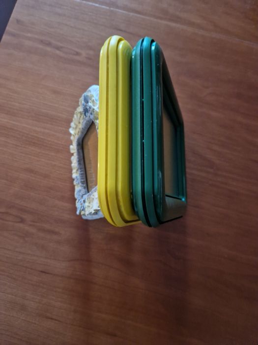 Molduras coloridas (duas) e uma em cerâmica
