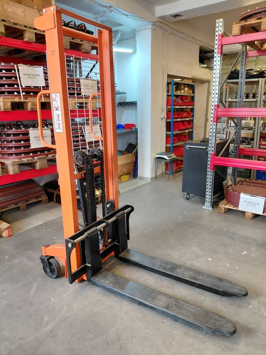 Wózek masztowy ręczny / Paleciak