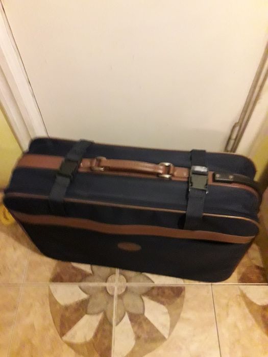 Продам чемодан б/у