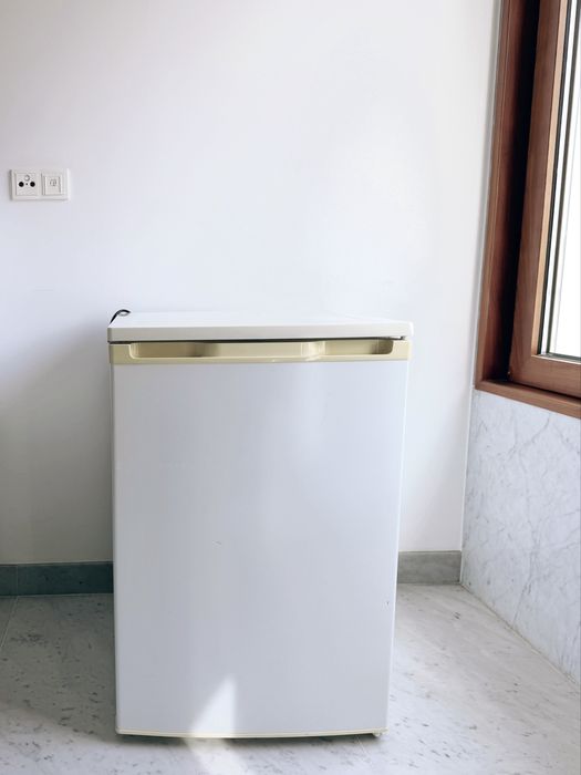 Frigorífico pequena com congelador