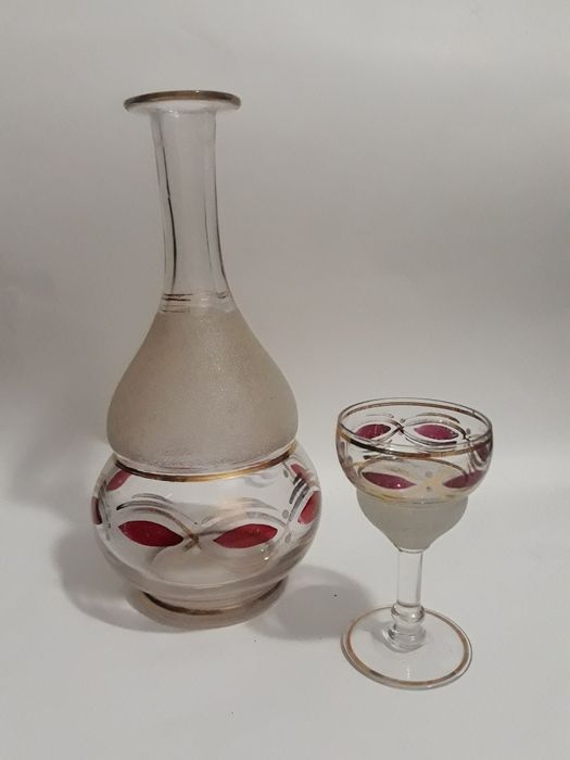 Garrafa e cálice vintage