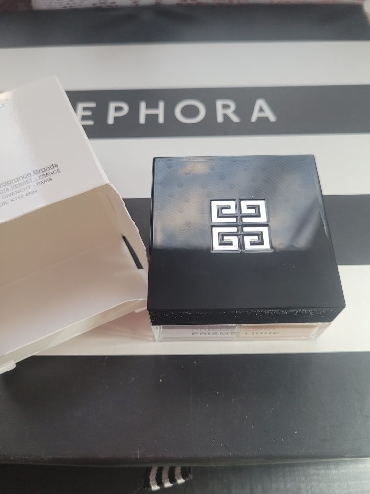 Puder sypki Givenchy wersja podróżna