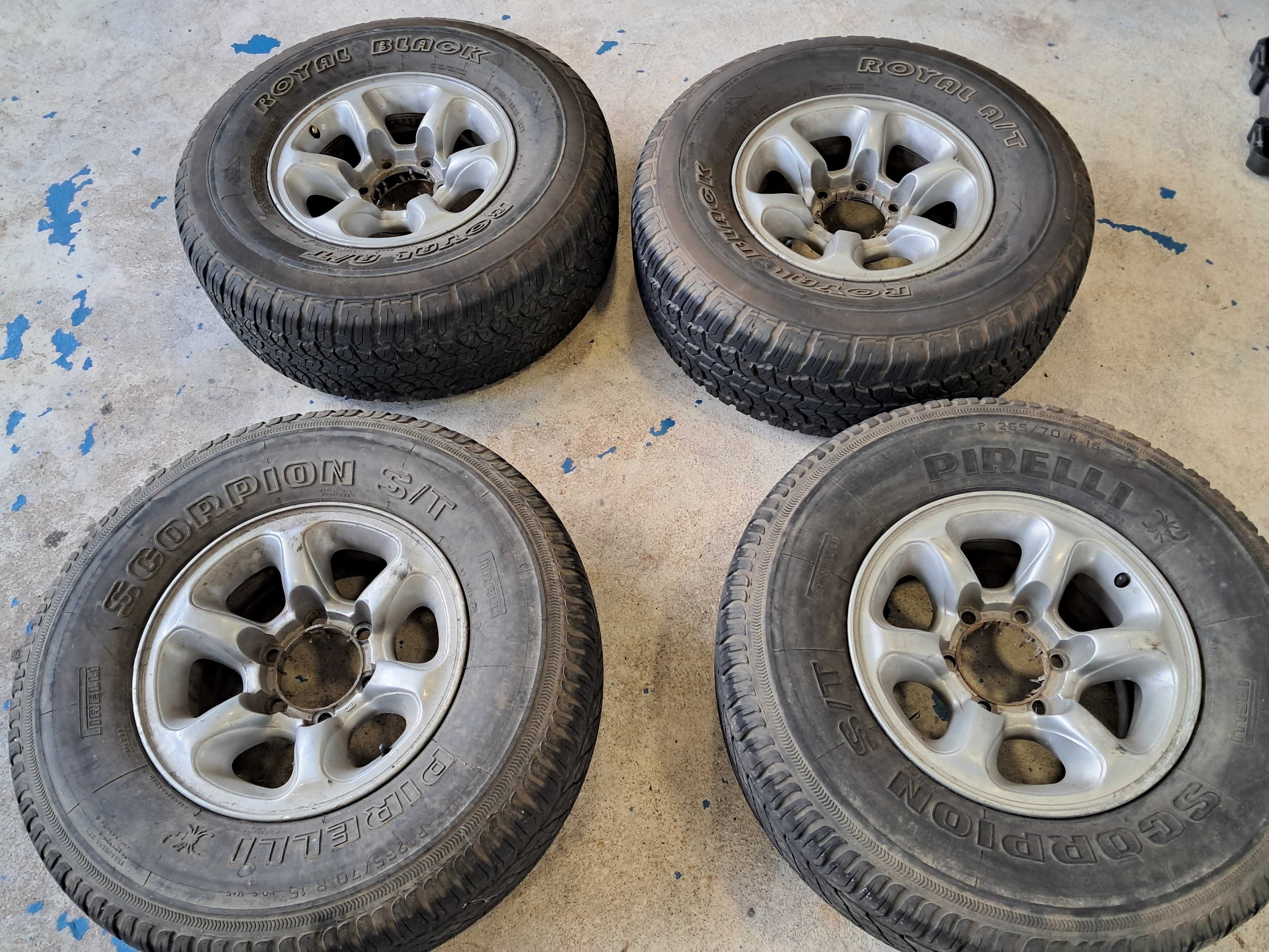 4 jantes furacao japonesa com pneus 265 70 R15