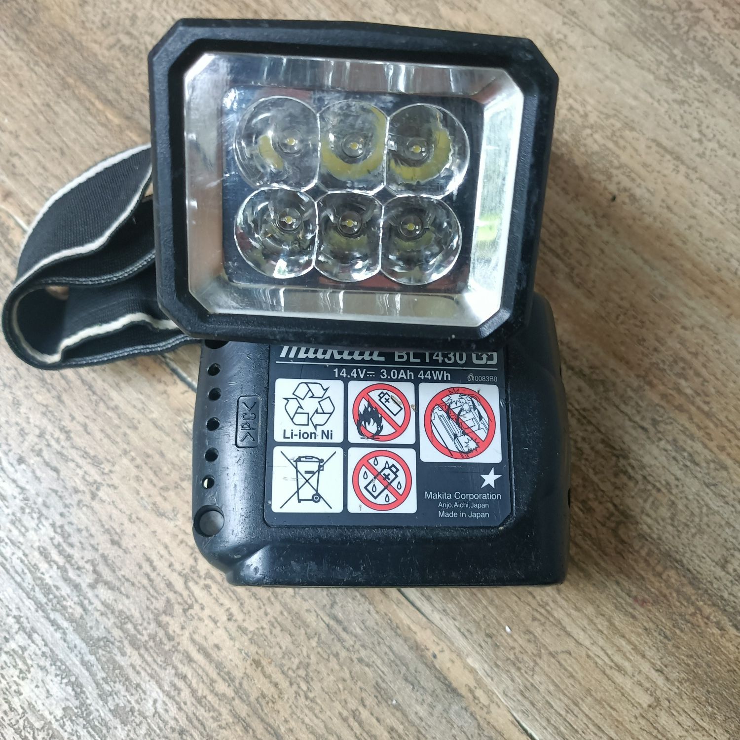 Makita Latarka LED DML 146+Bateria 3,0Ah 14,4v