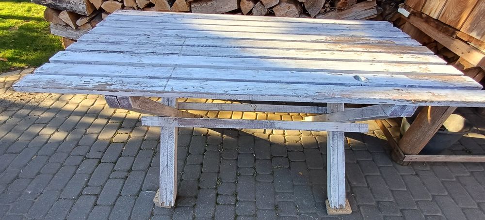 Ławki i stół ogrodowy