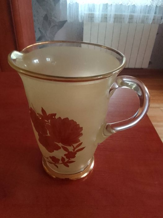 Dzbanek ze szklankami