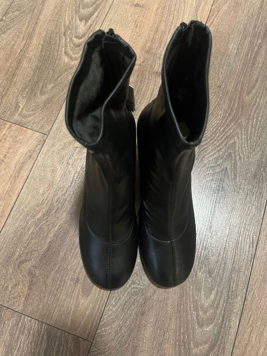 Чобітки жіночі нові Stradivarius