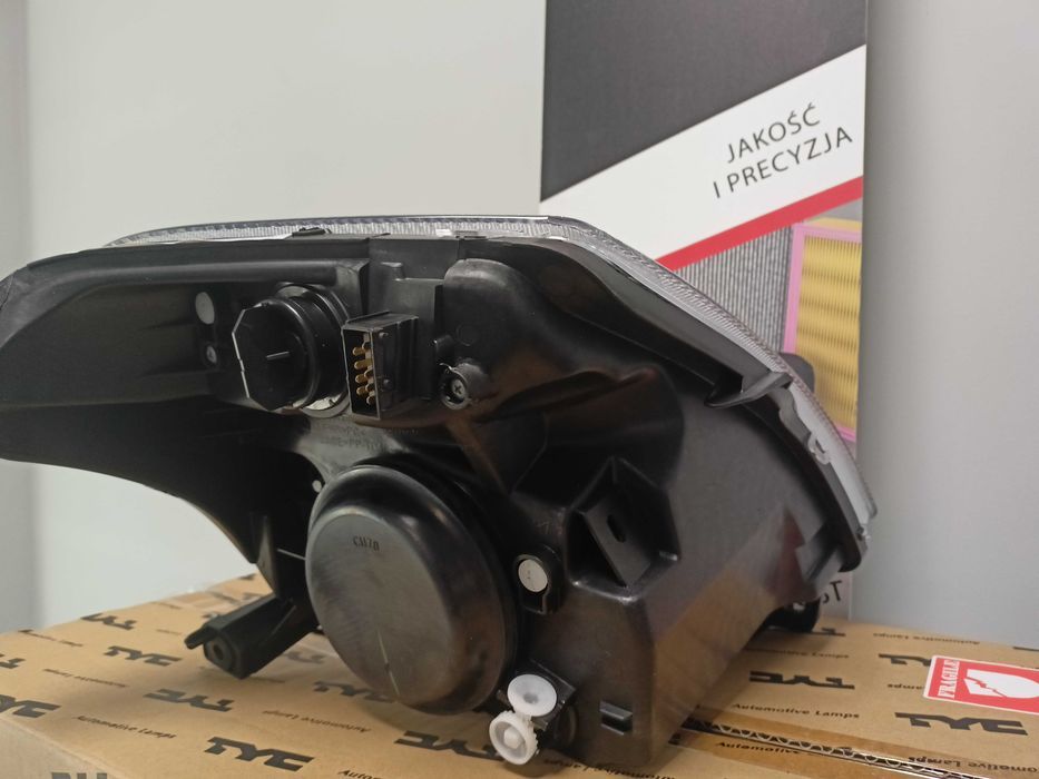 Citroen C2  03-12 Lampa/Reflektor Przedni Lewy /H4