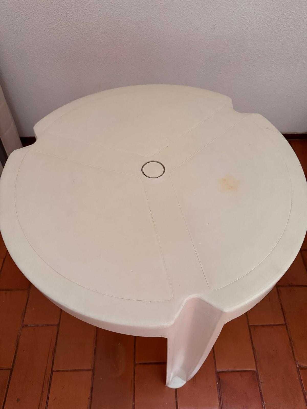Mesa de plástico de jardim