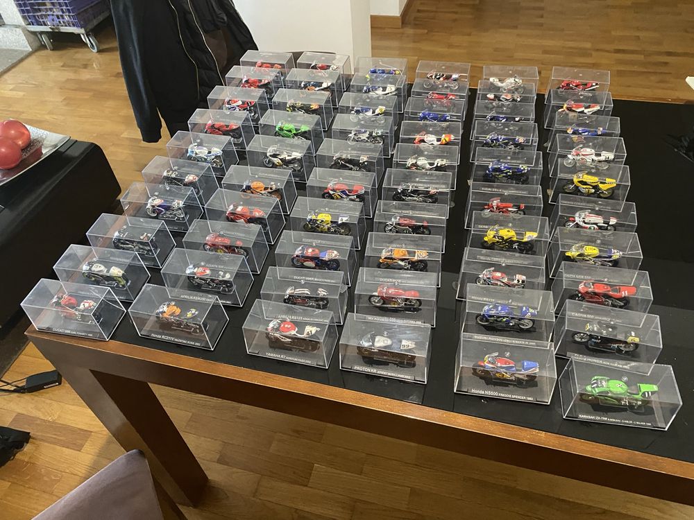 Colecao de 60 miniaturas de MOTOGP