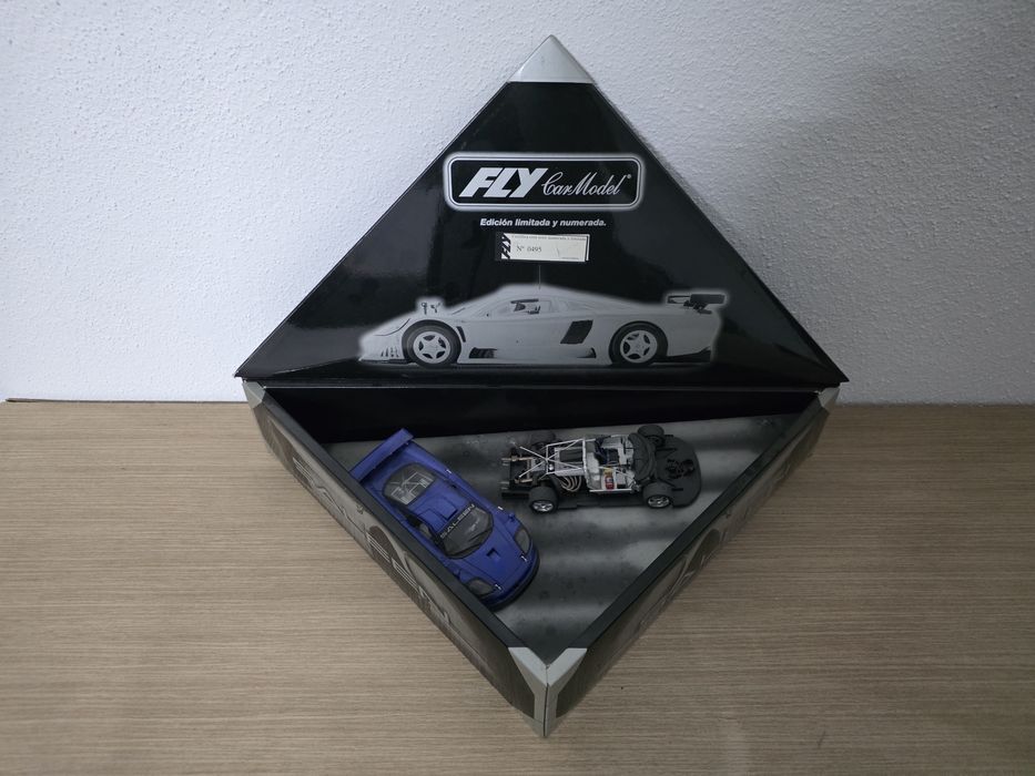 Fly Car Model Saleen S7R – Edição Limitada Caixa Triangular