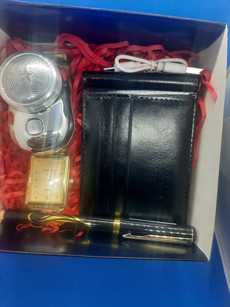 Подарунковий набір чоловічий електро бритва гаманець годинник