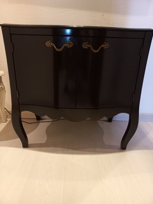 Móvel  preto decorativo