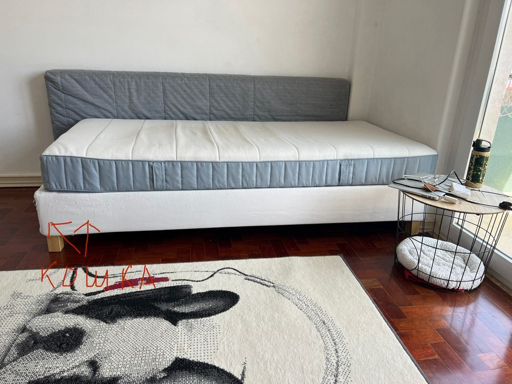 Vou vender cama e colchão Lyngör da IKEA.