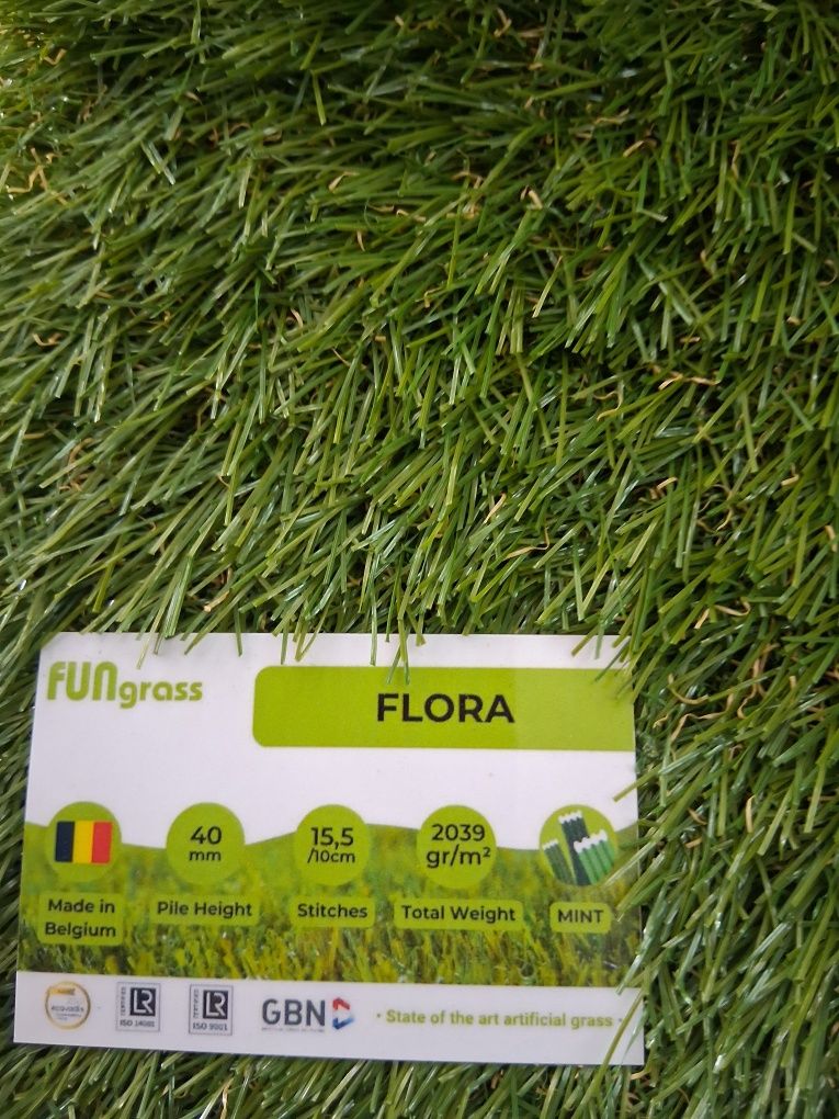 Relva sintetica de 40mm em tons de verde e beje