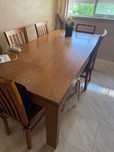 Mesa de jantar castanha