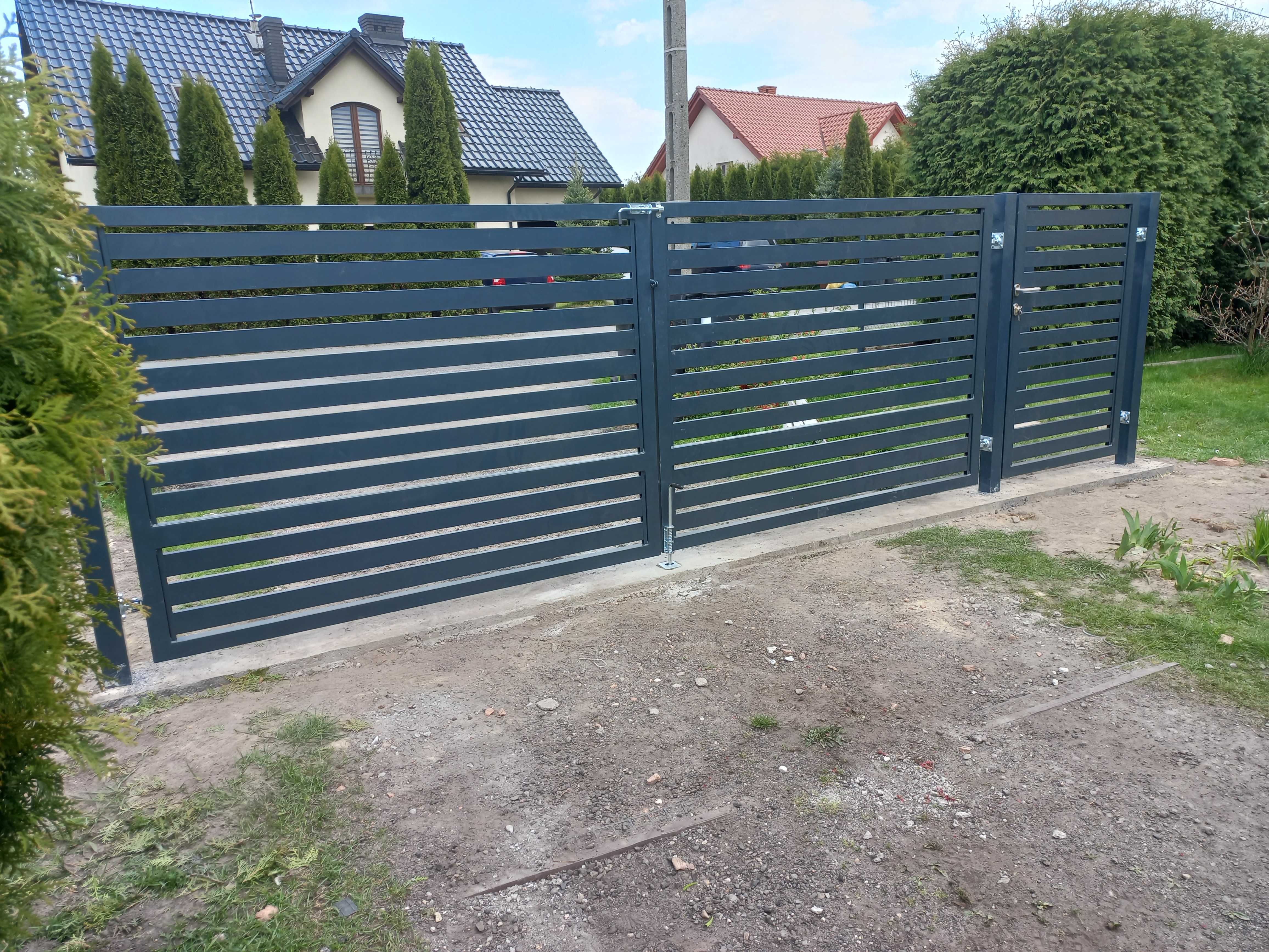 Furtki panel palisada dostępne od ręki łączniki słupki obejmy