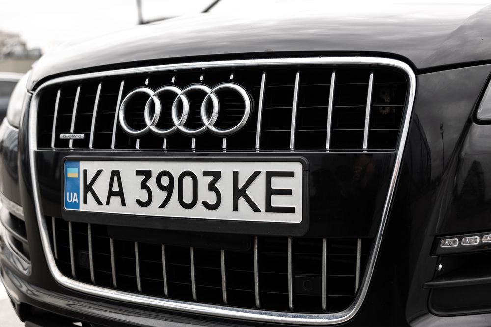 Продам Audi Q7 2013