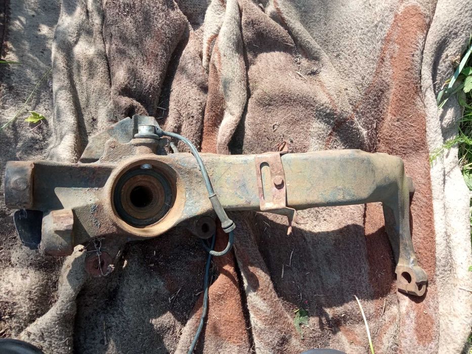 Кулак поворотний ступиця цапфа перед правий Audi A8 D2 Ауді 4D0407258F