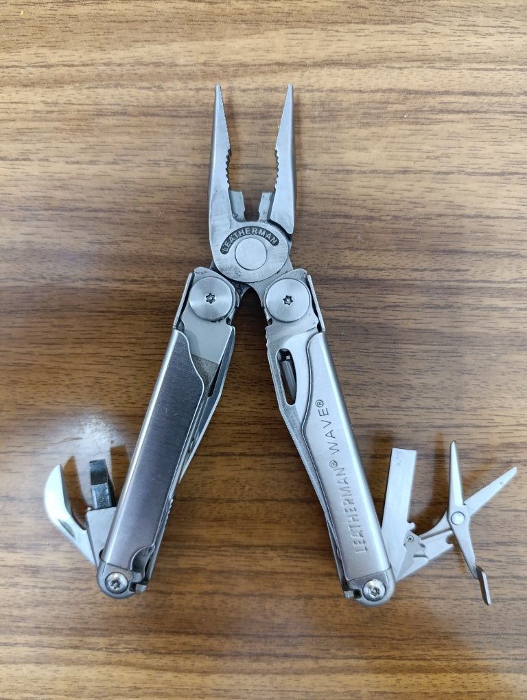 Мультитул Leatherman WAVE