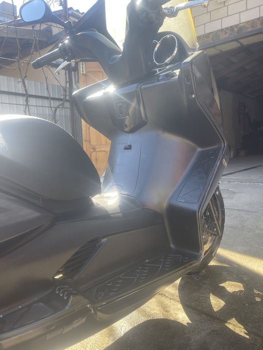 Скутер Kymco Downtown 300i