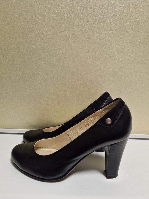 Женские кожаные туфли