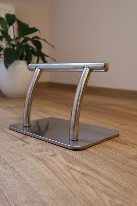 Podnóżek fryzjerski Ayala Mio, srebrny