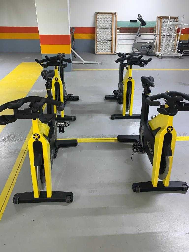 Vendo bicicleta technogym group cycle connect