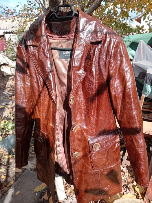 Продам плащ лаковий кожаннийР.44-46 . .с подстежкой на меху