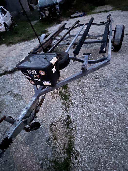 Atrelado duplo motas de agua