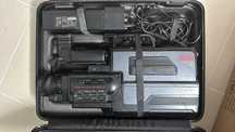 Câmara de Filmar Sony M5 VHS – Vintage, com Mala e Acessórios