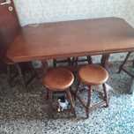 Mesa com 6 bancos