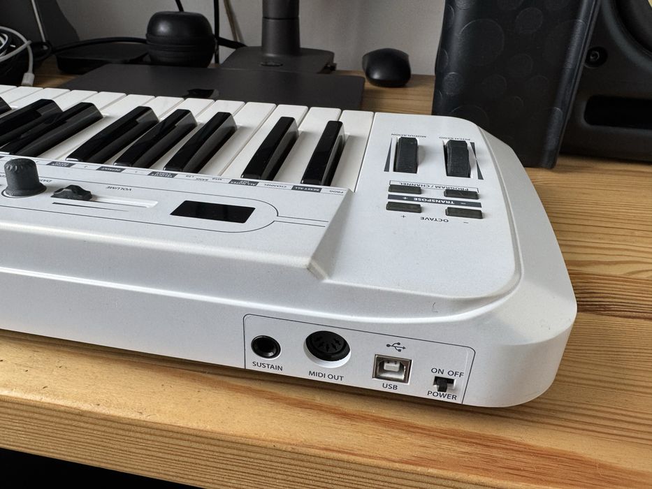 MIDI-клавіатура Samson Carbon 49