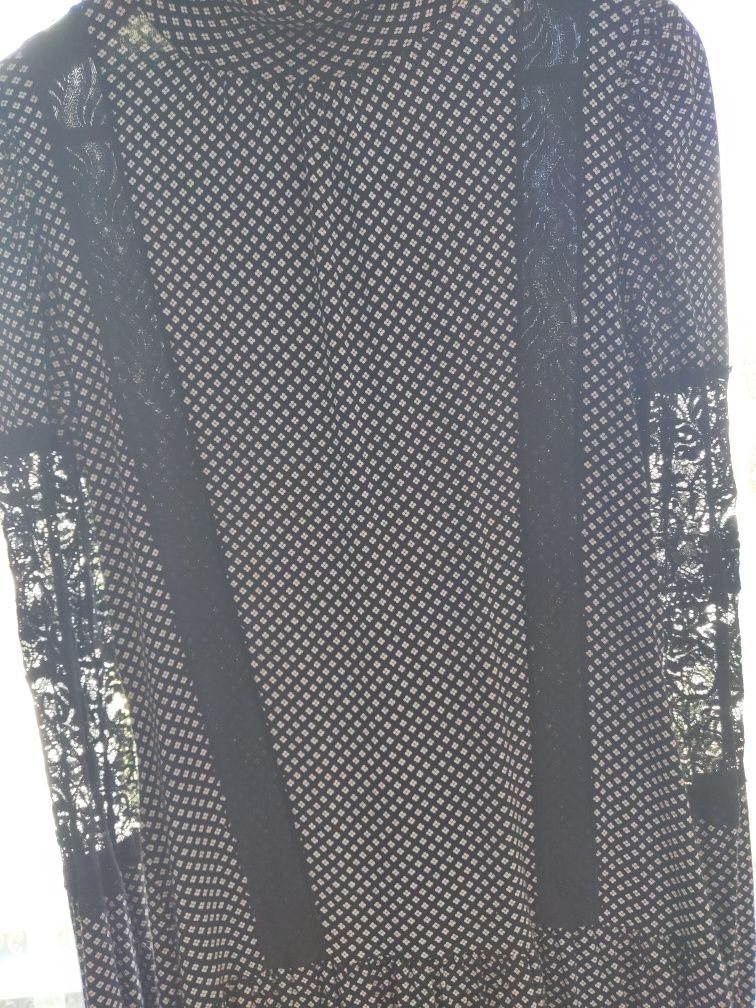 Красивое мягкое черно-белое с гипюром  платье-тюльпан размер 38