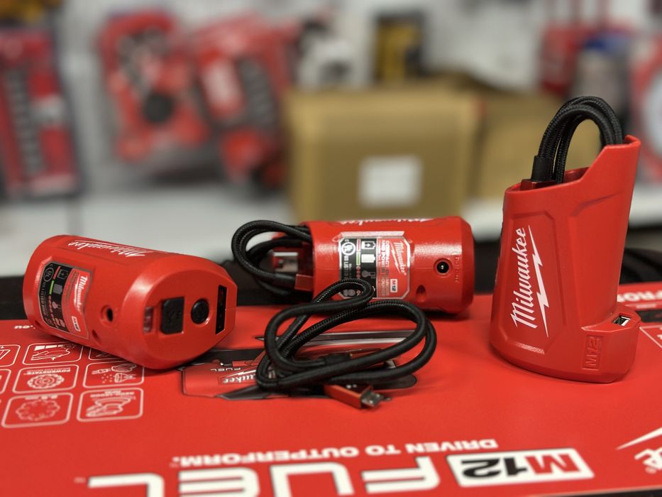 Зарядний пристрій MILWAUKEE, usb адаптер M12