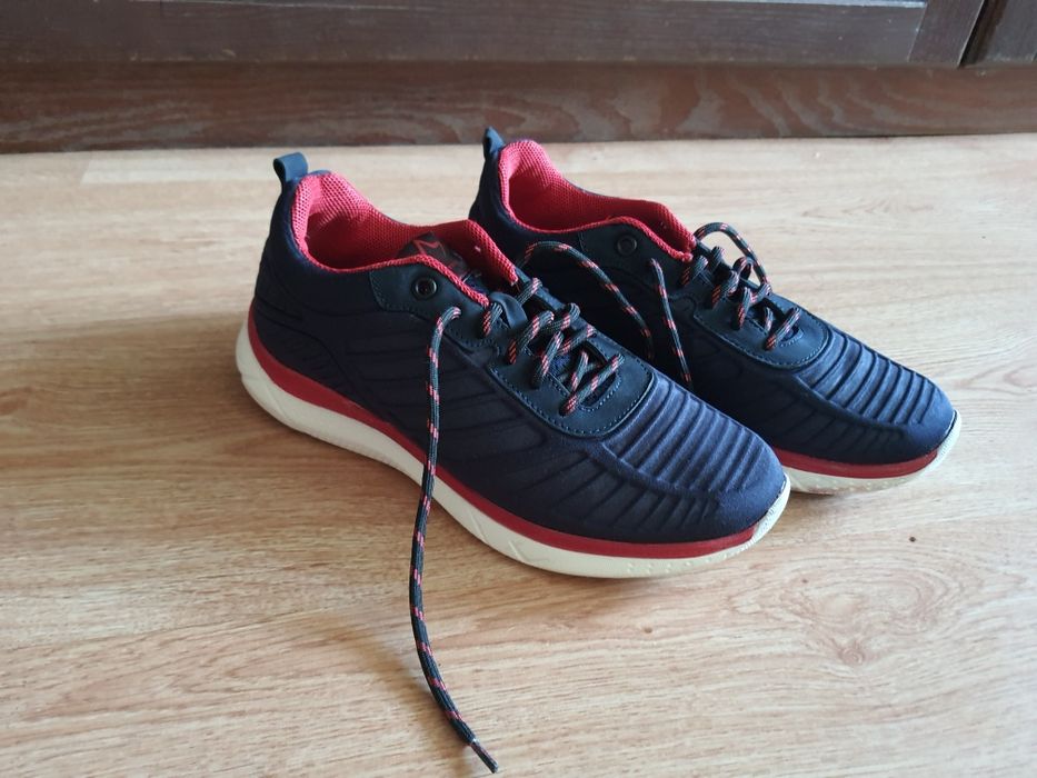 Кросівки б/у 38 розміру Міда