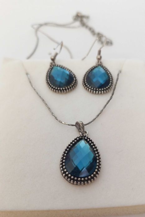 Conjunto colar e brincos em excelente estado